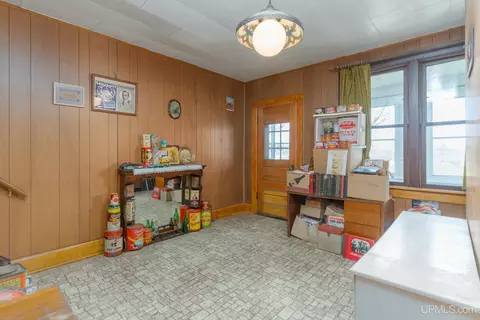 Entry Way - 511 Bell, Channing, MI 49815 photo 1 of 10