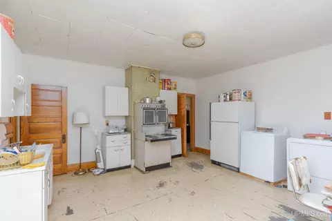 Kitchen - 511 Bell, Channing, MI 49815 photo 2 of 5