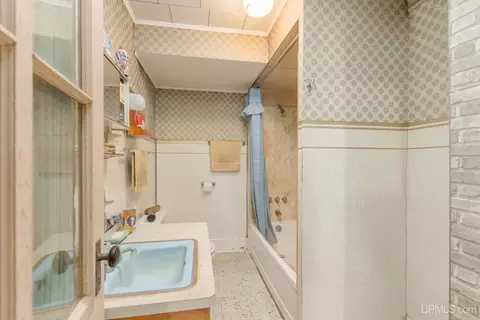 Bath - 511 Bell, Channing, MI 49815 photo 3 of 3