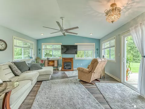 Living - 11370 Butler, Willis, MI 48191 photo 4 of 5