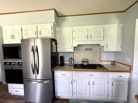 Kitchen - 1543 Loebrich, Gladwin, MI 48624 photo 3 of 7