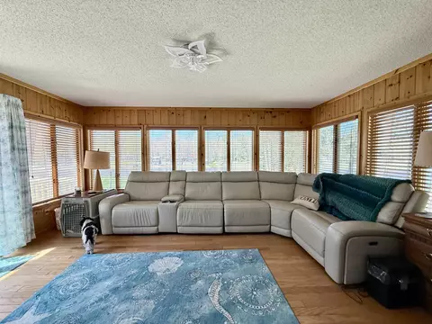Living - 1543 Loebrich, Gladwin, MI 48624 photo 5 of 12