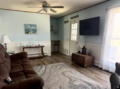 Living - 1543 Loebrich, Gladwin, MI 48624 photo 4 of 12