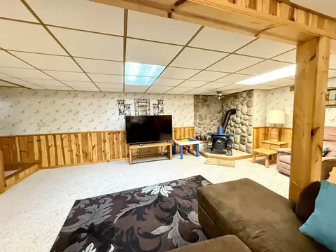 Living - 1543 Loebrich, Gladwin, MI 48624 photo 9 of 12