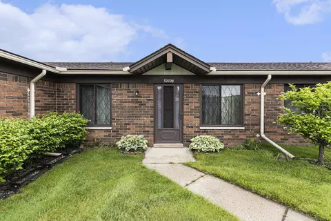 32728 Valley #150, Warren, MI 48093