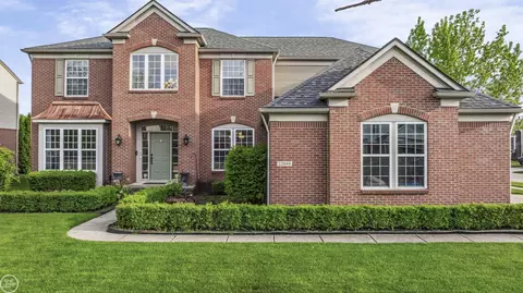 22048 Bedford Vly, Macomb, MI 48044