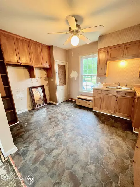 Kitchen - 11478 E Carpenter, Davison, MI 48423 photo 2 of 3