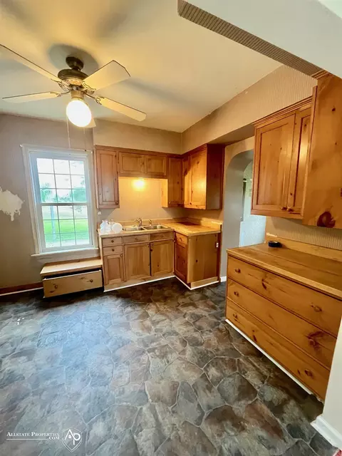 Kitchen - 11478 E Carpenter, Davison, MI 48423 photo 1 of 3