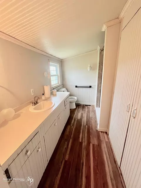 Bath - 11478 E Carpenter, Davison, MI 48423 photo 1 of 4