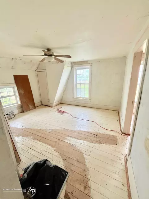Bedroom - 11478 E Carpenter, Davison, MI 48423 photo 4 of 8