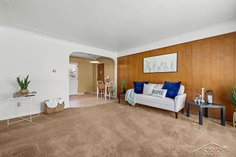 Living - 301 W Fourth, Gladwin, MI 48624 photo 2 of 2