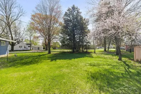 Exterior - 301 W Fourth, Gladwin, MI 48624 photo 3 of 3