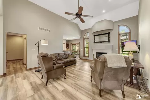 Living - 243 Eagle, Monroe, MI 48162 photo 1 of 5