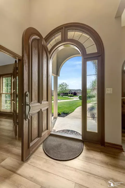 Entry Way - 243 Eagle, Monroe, MI 48162 photo 2 of 9