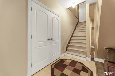 Entry Way - 243 Eagle, Monroe, MI 48162 photo 8 of 9