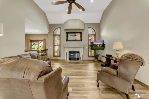 Living - 243 Eagle, Monroe, MI 48162 photo 2 of 5
