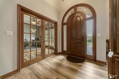 Entry Way - 243 Eagle, Monroe, MI 48162 photo 3 of 9