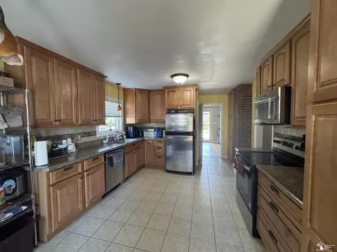 Kitchen - 47 E Lorain, Monroe, MI 48162 photo 1 of 2