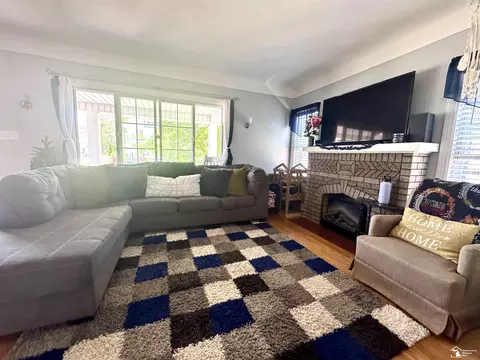 Living - 47 E Lorain, Monroe, MI 48162 photo 1 of 5