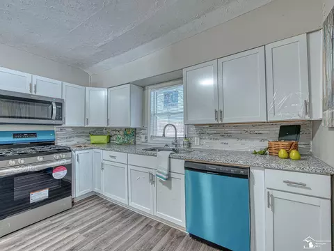 Kitchen - 19106 Sylvia, Romulus, MI 48174 photo 4 of 5