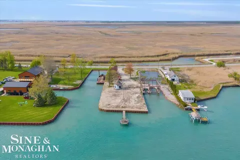 6075 S Channel, Harsens Island, MI 48028