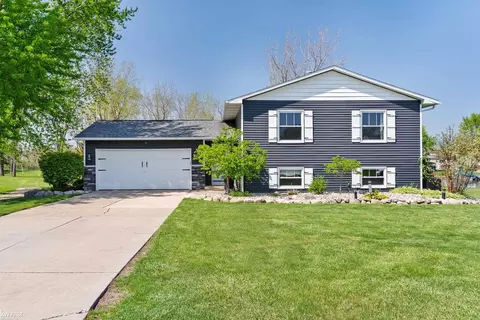 14043 Landings, Fenton, MI 48430