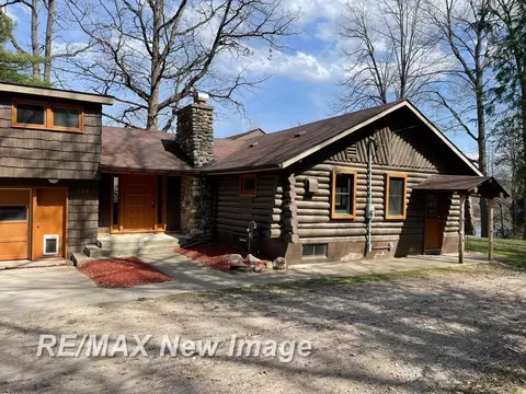 724 W Tobacco Rdg, Beaverton, MI 48612