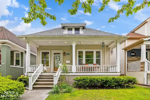 1117 Lakepointe St, Grosse Pointe Park, MI 48230