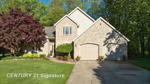 1802 W Lake Cir, Saginaw, MI 48609