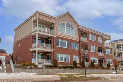 518 S Lakeshore UNIT 4G, Marquette, MI 49855