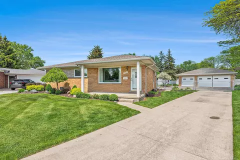 27614 Dover, Warren, MI 48088