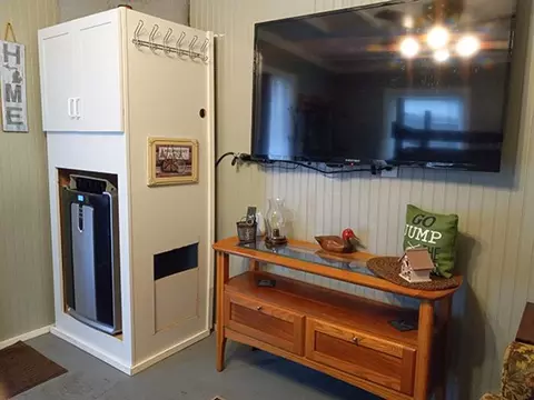 Living - 3436 Lakeshore, Gladwin, MI 48624 photo 4 of 4