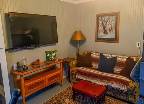 Living - 3436 Lakeshore, Gladwin, MI 48624 photo 3 of 4