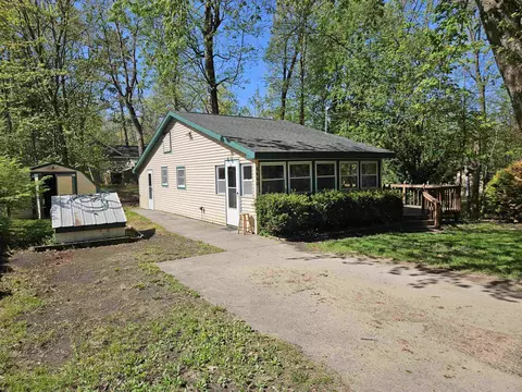 5440 Custer, Harrison, MI 48625