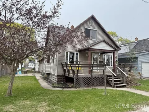 624 S 16th, Escanaba, MI 49829