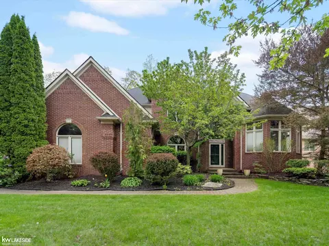 52664 Blue Rdg, Shelby Township, MI 48316