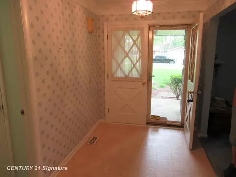 1052 Carter, Flint, MI 48532 photo 8
