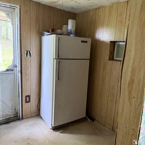 Kitchen - 546 N M-30, Gladwin, MI 48624 photo 2 of 2