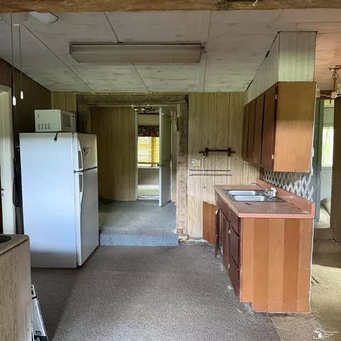 Kitchen - 546 N M-30, Gladwin, MI 48624 photo 1 of 2