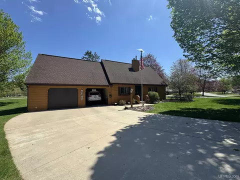 102 Forest, Norway, MI 49870