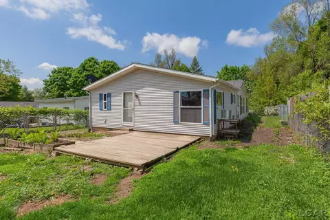 Exterior - 943 Howell, Adrian, MI 49221 photo 3 of 4