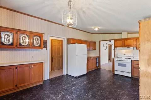 Kitchen - 943 Howell, Adrian, MI 49221 photo 4 of 4