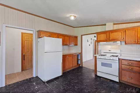 Kitchen - 943 Howell, Adrian, MI 49221 photo 3 of 4