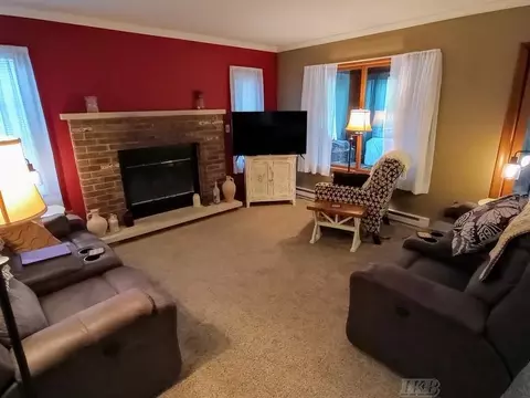 Living - 3809 Peninsular, Gladwin, MI 48624 photo 2 of 4