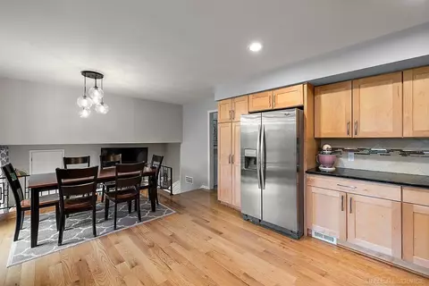 Dining - 939 Ballantyne, Grosse Pointe Shores, MI 48236 photo 2 of 3