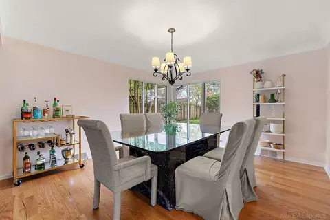 Dining - 939 Ballantyne, Grosse Pointe Shores, MI 48236 photo 1 of 3