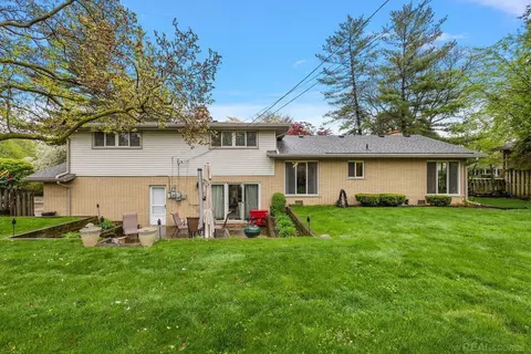 Exterior - 939 Ballantyne, Grosse Pointe Shores, MI 48236 photo 2 of 7