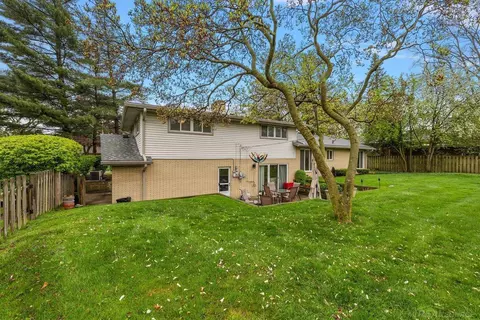 Exterior - 939 Ballantyne, Grosse Pointe Shores, MI 48236 photo 6 of 7