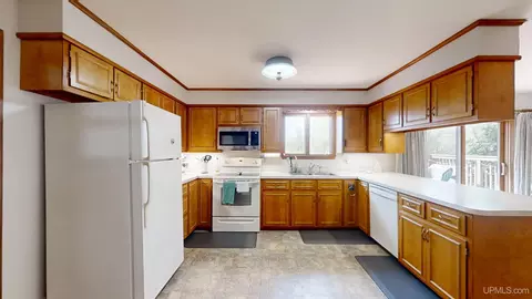 Kitchen - 7 Seventh, South Range, MI 49963 photo 2 of 6