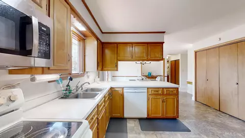 Kitchen - 7 Seventh, South Range, MI 49963 photo 4 of 6